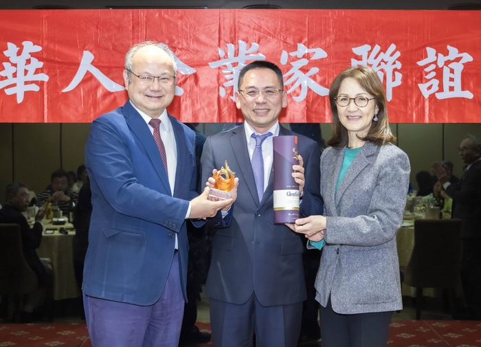 新任會長張世睿將領導龍華人企業家聯誼會繼續發揚光大，為母校發展發揮更大力量。