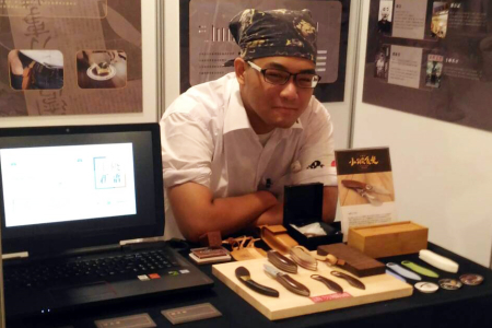 龍華科大文創系陳芳順希望持續創作能量，並朝向文創及商業設計發展。圖片