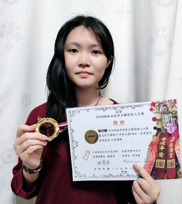 龍華科大PBL專班陳玥蓁,榮獲2020媽祖美食節全國技能人大賽金牌。