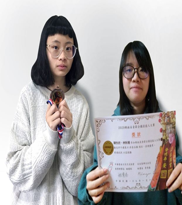 陳怡欣及林秋珊同學以大富翁遊戲設計作品獲得銅牌。