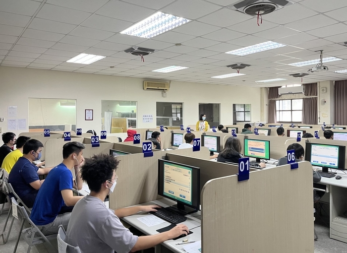 龍華科大師生在本次比賽勇奪45獎，展現優異的外語實力。
