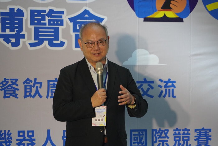 龍華科技大學校長葛自祥於開幕典禮致詞，勉勵青年學子透過實作探索興趣與潛能，在AI時代培養跨域整合與創新能力，開創多元未來。