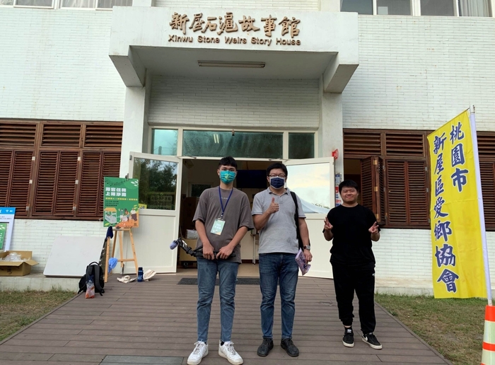 龍華文創系師生協助社區居民保存並推廣在地文化。圖片