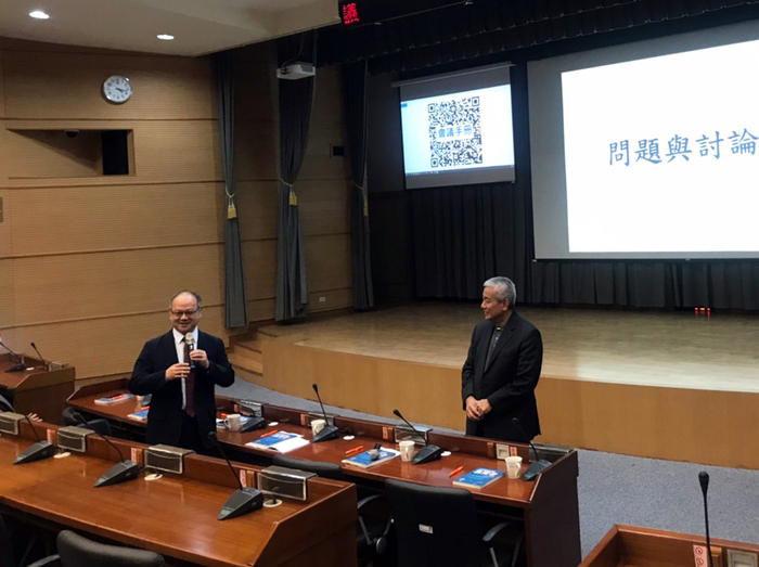 龍華科大導師知能研習，邀請桃園市政府高安邦副市長分享未來教育工作與挑戰。