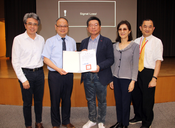 龍華科大邀請DIGITIMES電子時報總經理暨社長黃欽勇蒞校參訪演講。