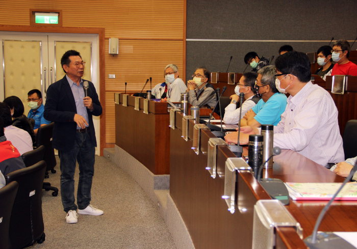 精闢演講後並進行提問，龍華師生踴躍向大師請益，現場互動非常熱烈。