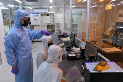 龍華科技大學新設半導體製程及封裝測試中心，強化實務教學能量，培育半導體產業即戰力人才。