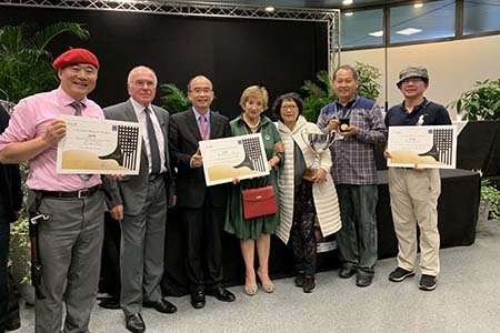 國內發明人組團參加法國蒙貝列雷平發明展大放異彩,左一為龍華科大王永銘老師。