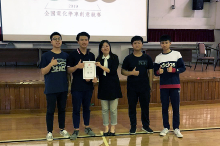 龍華科大李九龍老師指導五專生作品「正義翠克」，獲得性能獎優勝、總錦標佳作2獎項。