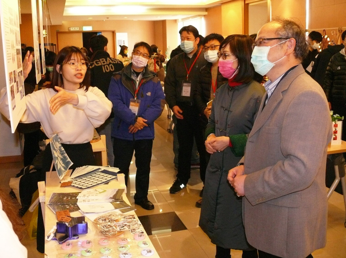 龍華科大《初聲之獨》課程聯展，文創系師生走出校園體現教育價值。圖片