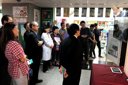樂生療養院與龍華科大工作團隊，共同參觀期中成果。