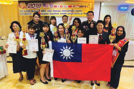 2019第11屆美國MNS越南國際菁英盃，龍華科大觀休系師生勇奪6金為台爭光。(前排右2起為鍾涓涓、李曉薇、林奕慬、李家慈)