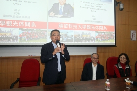 泰駐台經貿代表通才向師生暢談目前泰官方在觀光政策上的最新發展方向。