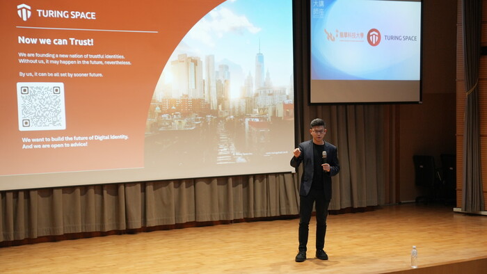 圖靈鏈（Turing Space）執行長暨創辦人胡耀傑，以「區塊鏈創業的挑戰與心路歷程：從機會辨識到全球擴張」為題，分享其從學術研究跨足國際創業的寶貴經驗