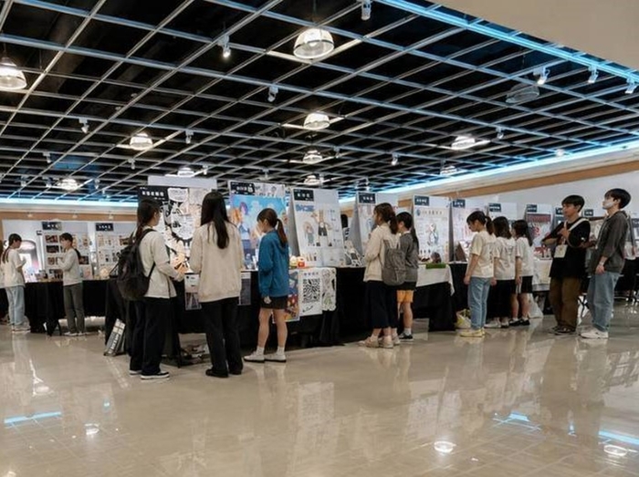 圖：龍華科大以學生為策展核心，融合體驗設計、永續創意與實作教育，讓校園展覽走向國際舞台。（龍華科技大學提供）