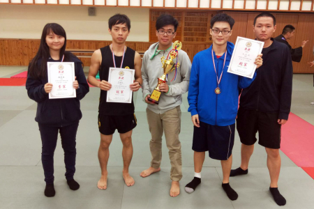 龍華學子連三年獲臺大盃散打搏擊全國冠軍，完成三連霸壯舉，圖為去年獲獎隊伍。圖片