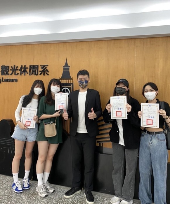 龍華科大觀休系學子參加2022綠色旅遊微電影大賽,共奪下5項大獎。