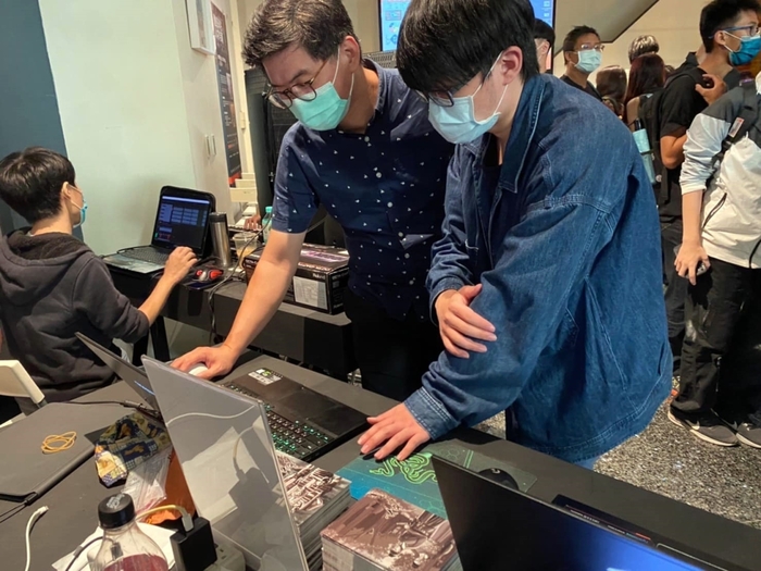 比賽評審與現場玩家實際體驗遊戲內容。
