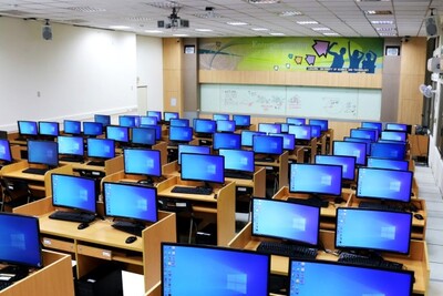 Group photo of the opening event supervisor