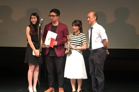 圖為龍華科大文創系以微電影「夕陽紅」獲得最佳紀錄片。圖片