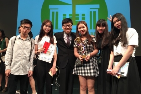 圖為龍華科大文創系以微電影「阿蛋仔醉酒記」獲得最佳廣告片。圖片