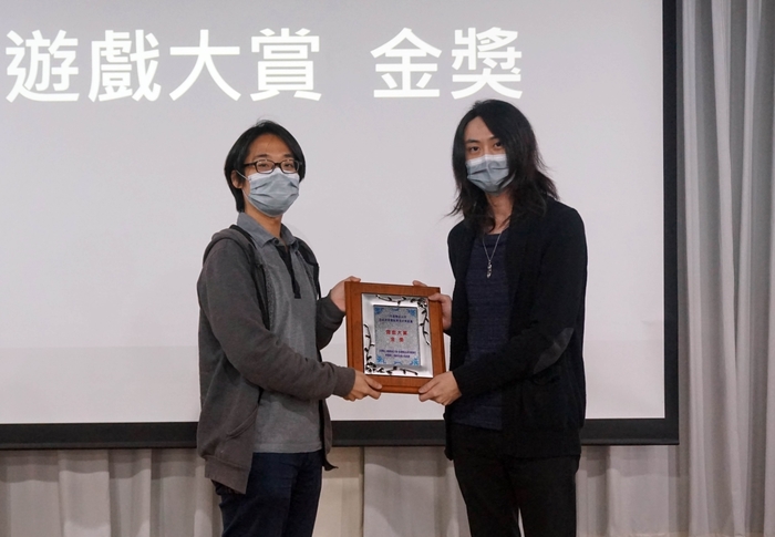 結訓當天舉辦成果發表暨頒獎，鼓勵學員良性互動與競爭。