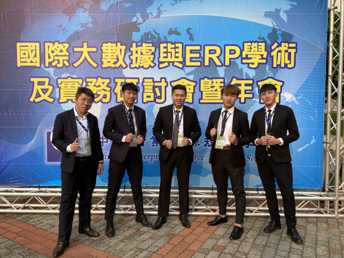 龍華科大企管系學生參加2020 e化系統創意應用競賽獲佳作，表現值得嘉許。