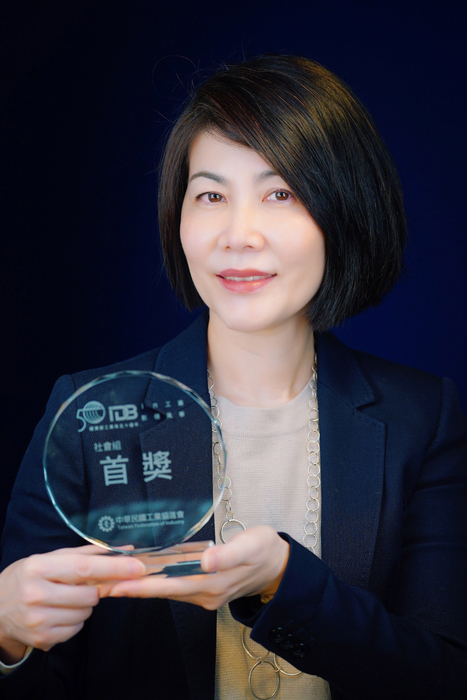 龍華科大文創系邵昀如老師，榮獲經濟部工業局「in工業．影領風華」微電影創作競賽社會組首獎。圖片