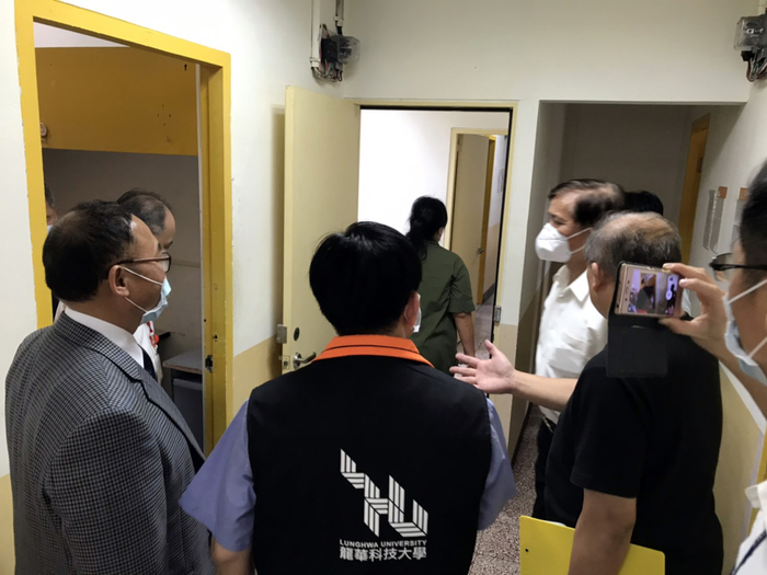 僑委會副委員長高建智，對龍華科大防疫工作表達高度讚揚與肯定。