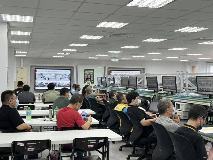 龍華科大攜手電電公會，培育初級天線設計工程師人才。