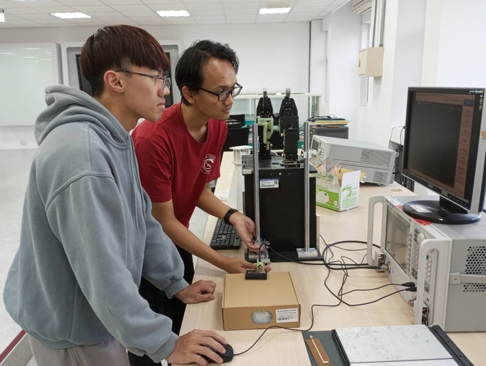 龍華團隊僅用2個月時間，成功設計開發原型，從設計、製造到量測都是運用學校建置的軟硬體設備。