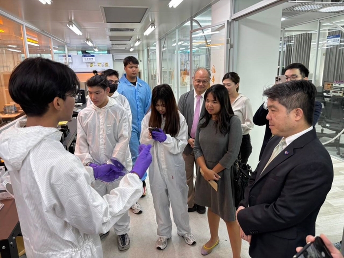 Thai representative Narong Boonsatheanwong visited LHU and expressed his apprehension regarding Thai students' living and learning conditions.