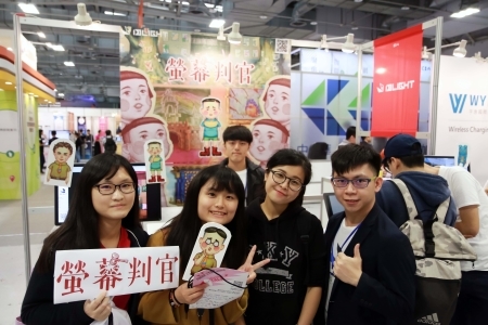 龍華科大學生創業團隊「光穹遊戲18Light」，新作《螢幕判官》推出後，大獲遊戲玩家好評。