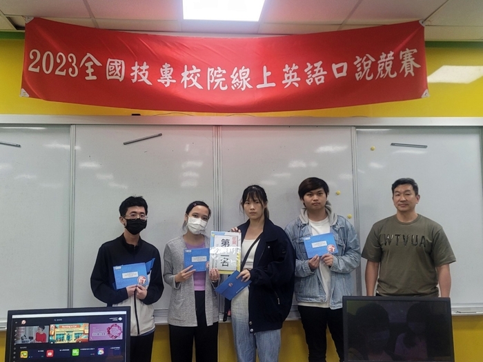 團體賽非外語組第二名獲獎同學合影。
