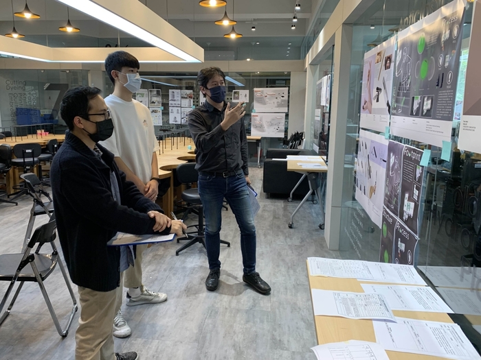 龍華科大文創系5組學生團隊，入圍2022德國紅點設計概念競賽，未來備受期待。