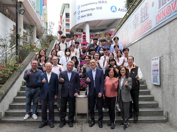 泰國前代表通才及海華文教基金會郭修敏副董事長，蒞校關懷泰生學習及生活狀況。
