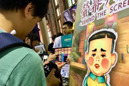 龍華科大學生創業團隊「光穹遊戲」，新作《螢幕判官》討喜可愛的LINE 貼圖同步上架，同名小說線上展開連載。