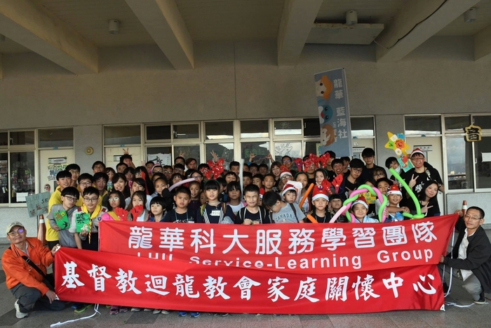 龍華藍海社志工服務，發揚熱愛生命、關愛社區的熱忱。（疫情前照片）