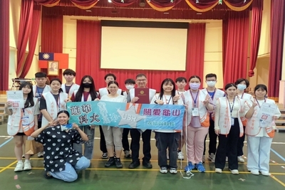 龍華科大與桃園特殊教育學校合作，啟動綠幕光影任務，一同定格美好瞬間。