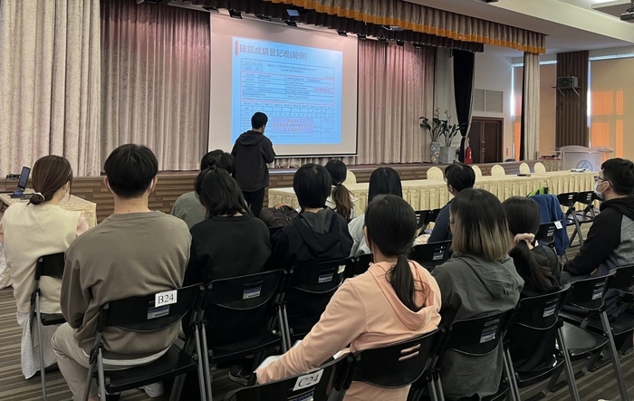 龍華教師在今年PVQC英日文詞彙與聽力大賽榮獲6冠軍、1亞軍,傲視群倫。