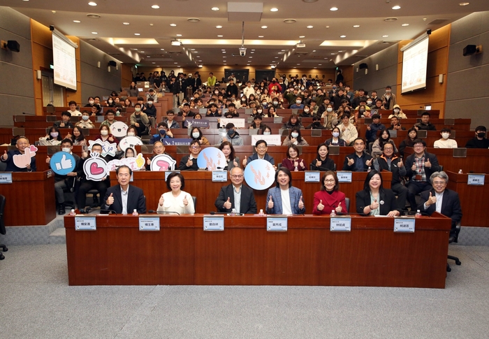 葉次長蒞龍華科大演講，與會人員合影。