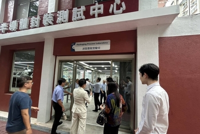 泰國清萊市長Dr. Wanchai Chongsuttanamanee率市府團隊蒞臨龍華科大,參訪半導體封裝與測試中心。