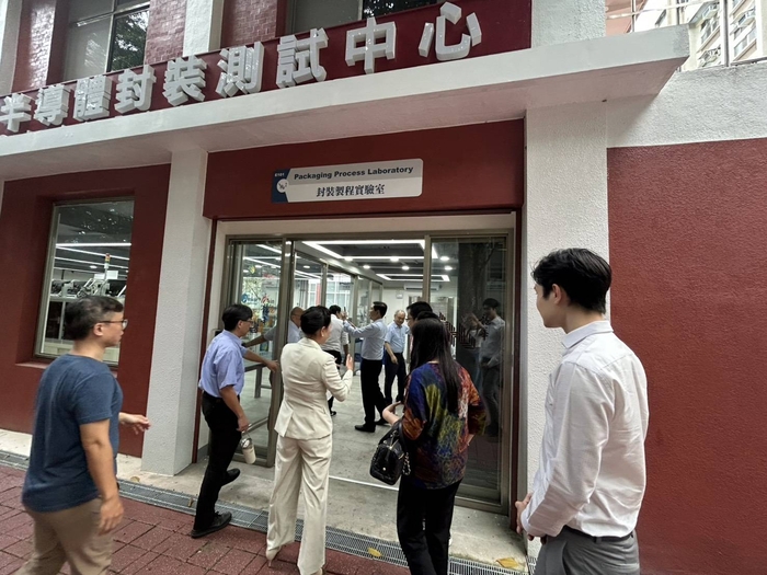 泰國清萊市長Dr. Wanchai Chongsuttanamanee率市府團隊蒞臨龍華科大，參訪半導體封裝與測試中心。