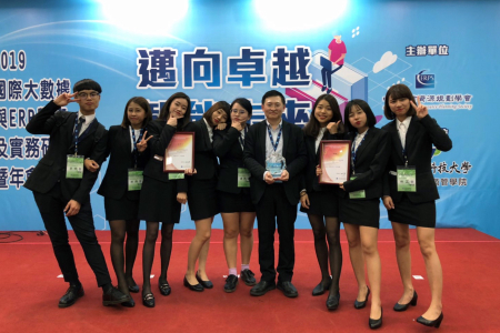 龍華科大強化學生跨領域所需之知識與技能，提升學子職場競爭力。