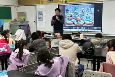 活動開始前，教師向學員說明任務內容與學習重點。