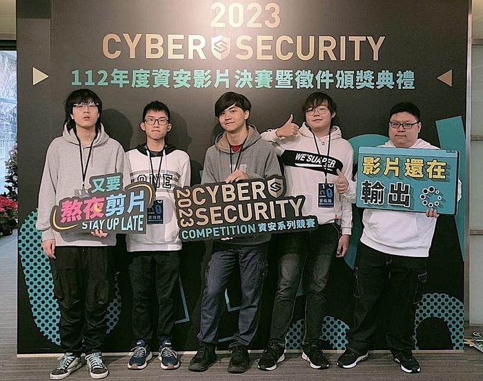 《等等 那是假的》將創意結合數位影音，達到「情理之中，意料之外」的宣導目的。