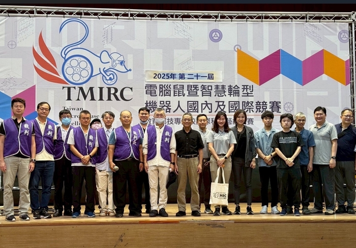 2025第廿一屆「電腦鼠暨智慧輪型機器人國內及國際競賽」開幕合照。圖片