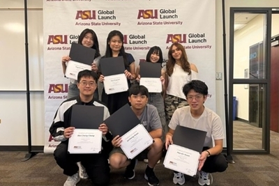 圖：龍華科大6名學生完成美國亞利桑那州立大學（Arizona State University, ASU）英語及文化交流研習，取得結業證書後合影。（龍華科技大學提供）