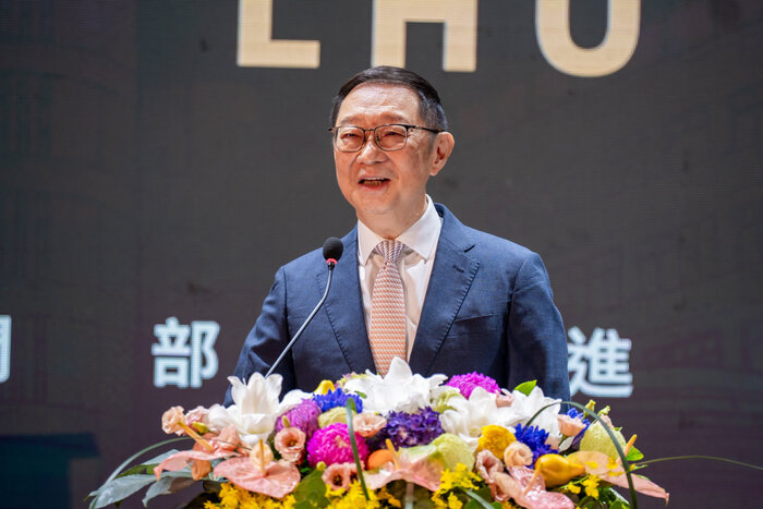 孫道亨董事長勉勵畢業生堅守良善初心，培養同理心與責任感，成為兼具專業能力與人文素養的人才。