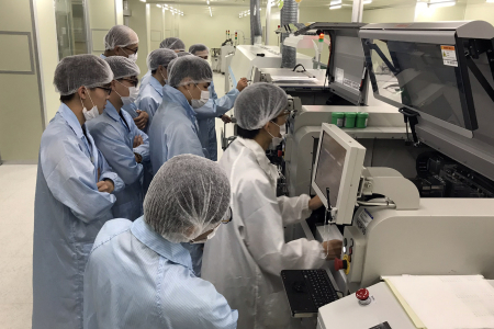 龍華科大成立3D數位電路板設計暨智慧製造類產線工廠，建置跨院系實作場域。